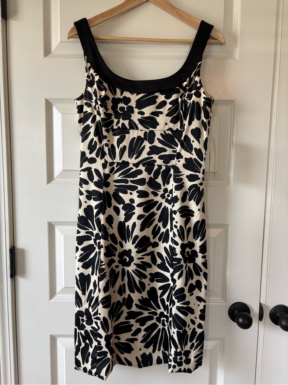 Evan Picone Black & Ivory Floral Scoop Neck Sheath Dress